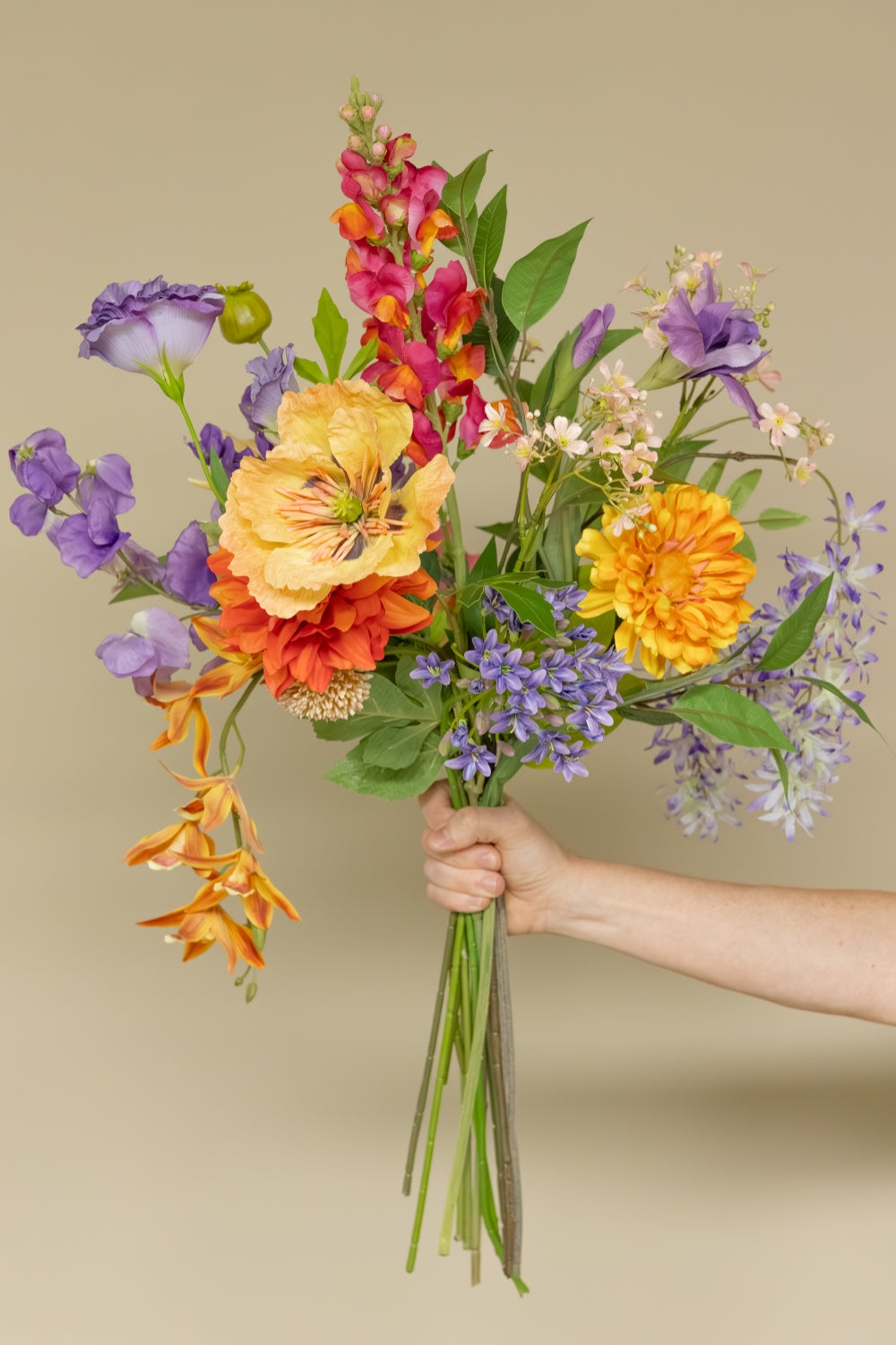 Bouquet Artificiel Botanical Beauty en main