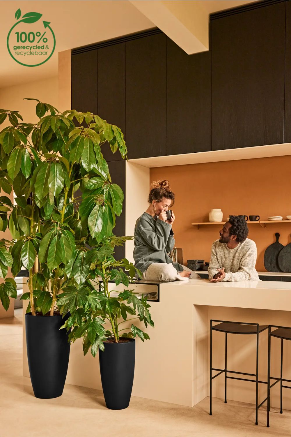 Photo d'ambiance du Pot de fleur Elho June Round High 39cm Noir