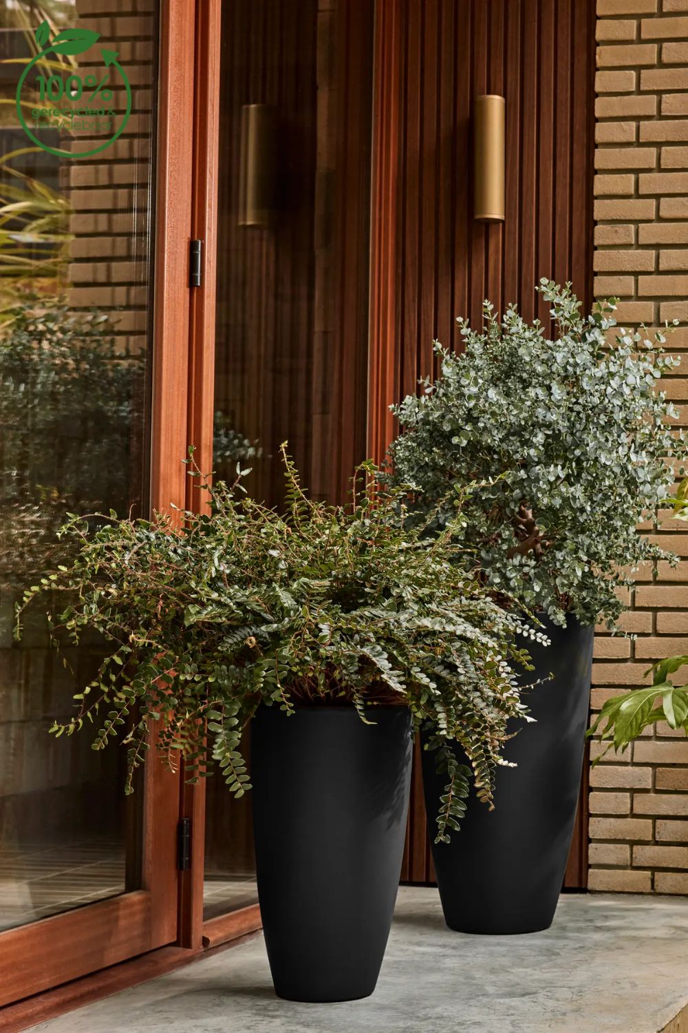 Photo d'ambiance du Pot de fleur Elho June Round High 39cm Noir