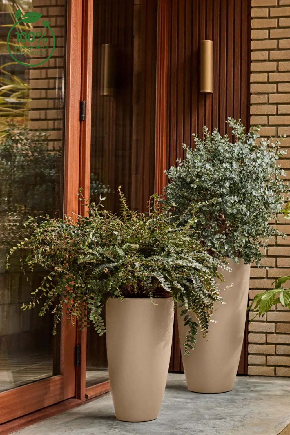 Photo d'ambiance du Pot de fleur Elho June Round High 40cm Beige Équilibré