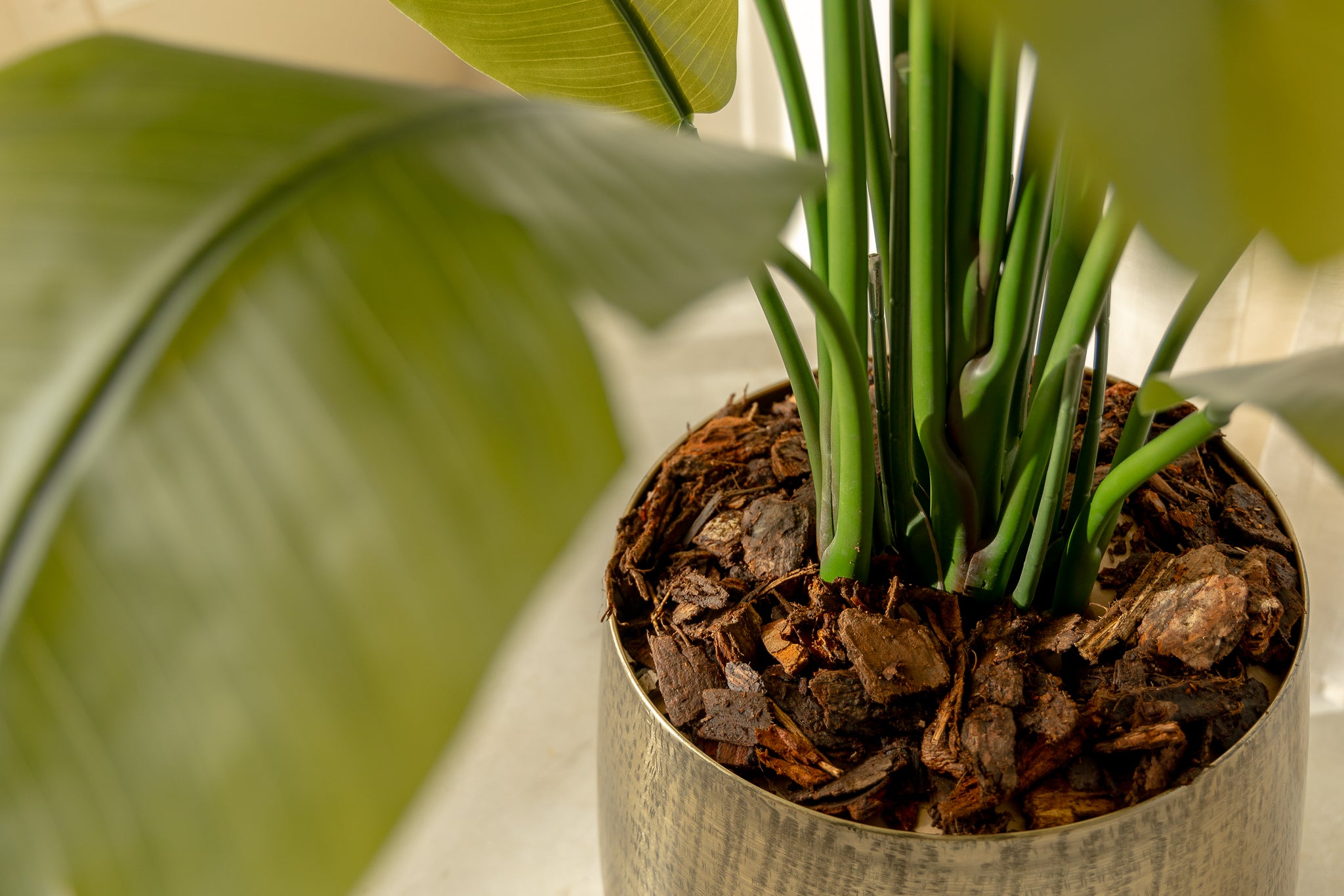 Détails du Pot de fleur Doré 40x40 cm (métal)