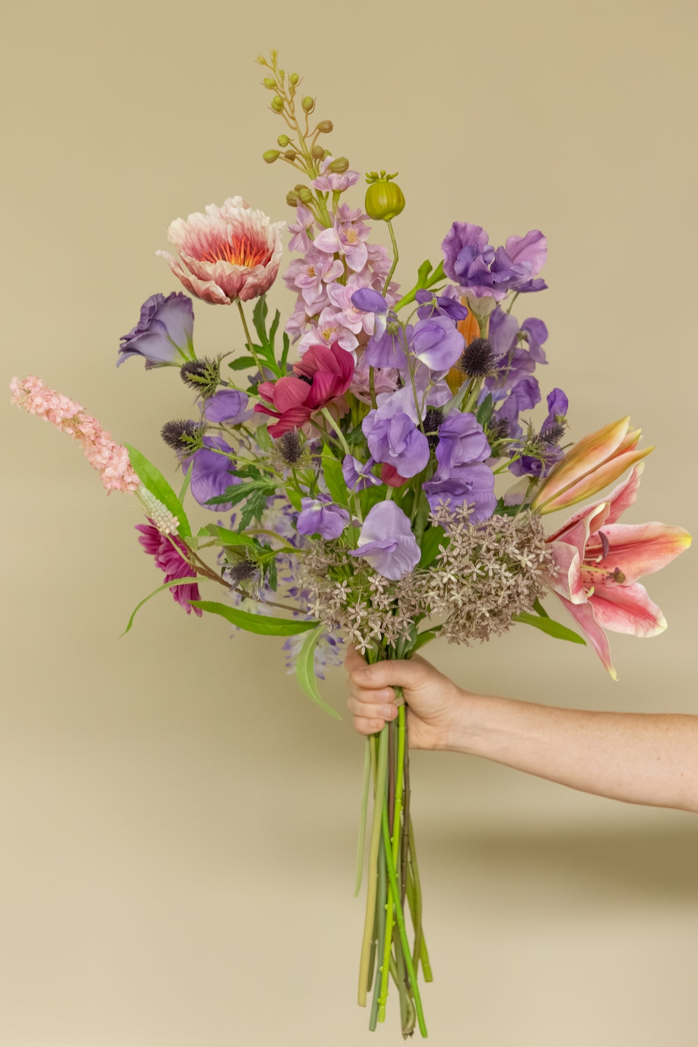 Bouquet Artificiel Purple Paradise en main