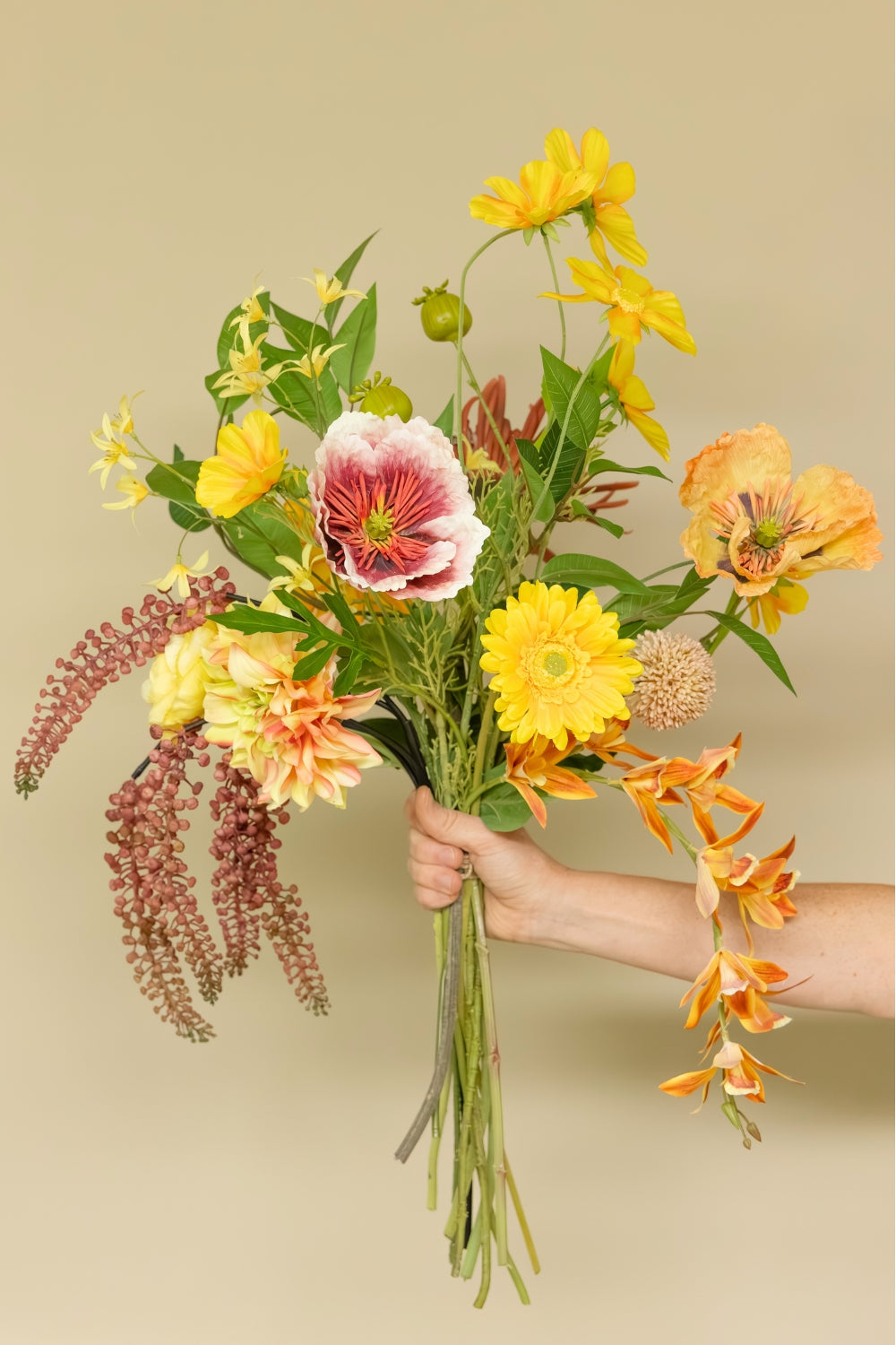 Bouquet Artificiel Vivid Vibes en main