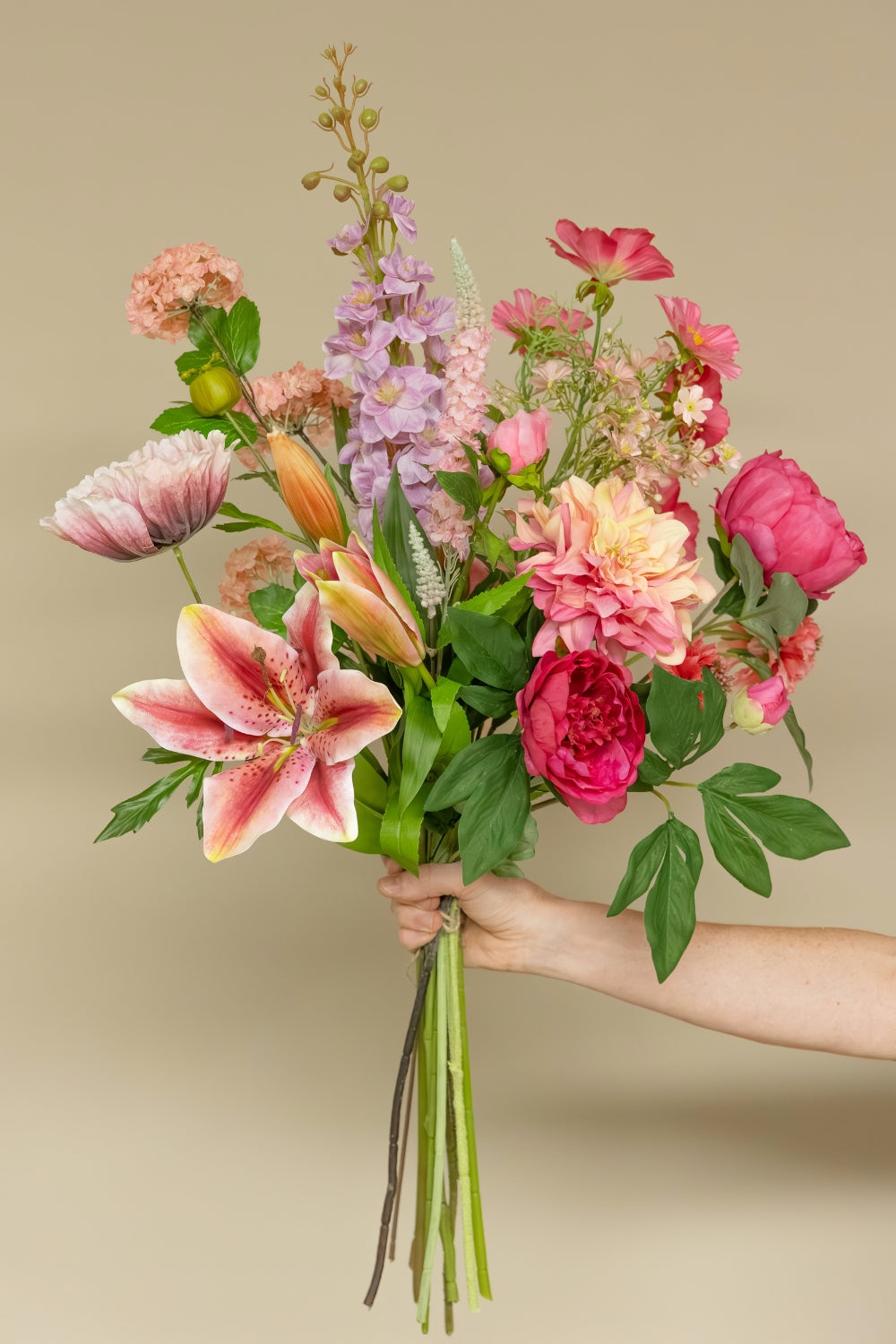 Bouquet Artificiel Pink Poetry en main