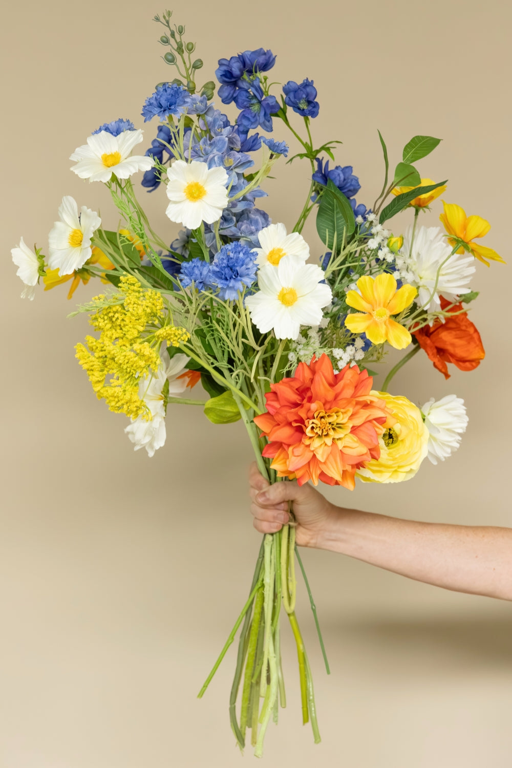 Bouquet Artificiel Bright Breeze en main