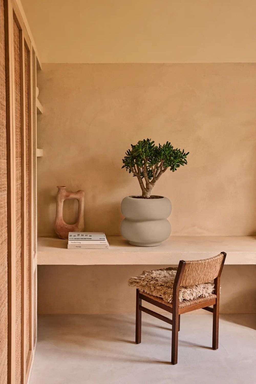 Photo d'ambiance du Pot de fleur Elho Amber Roll Low 40cm Beige Équilibré