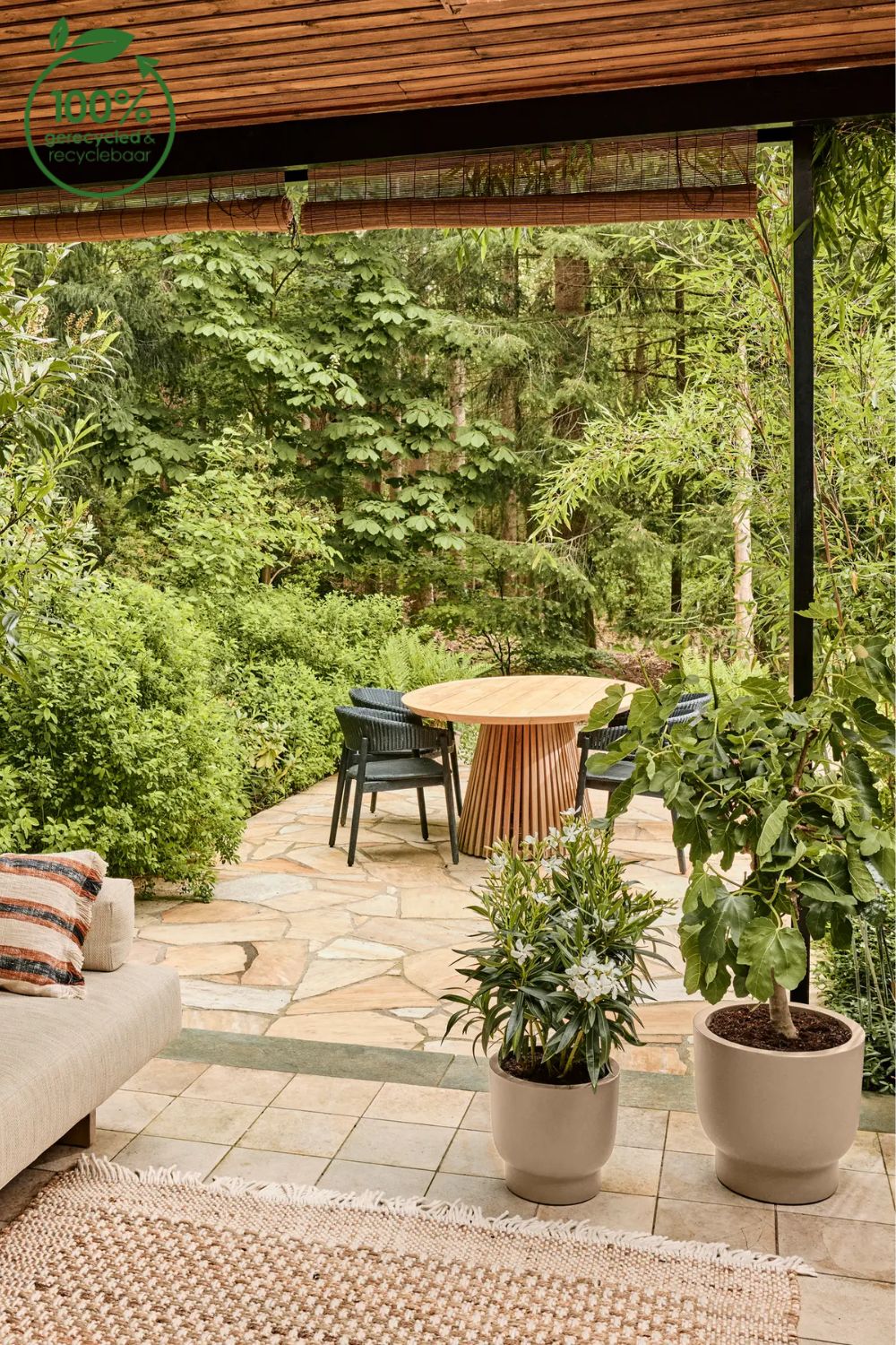 Photo d'ambiance du Pot de fleur Elho Amber Grail 30cm Beige Balanced