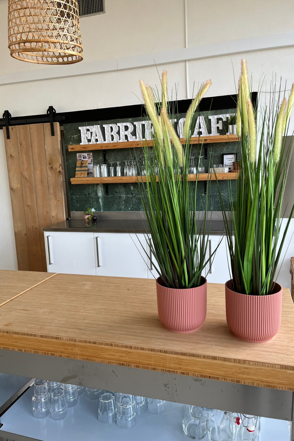 kunst grasplant alocuperus 90cm sfeerbeeld